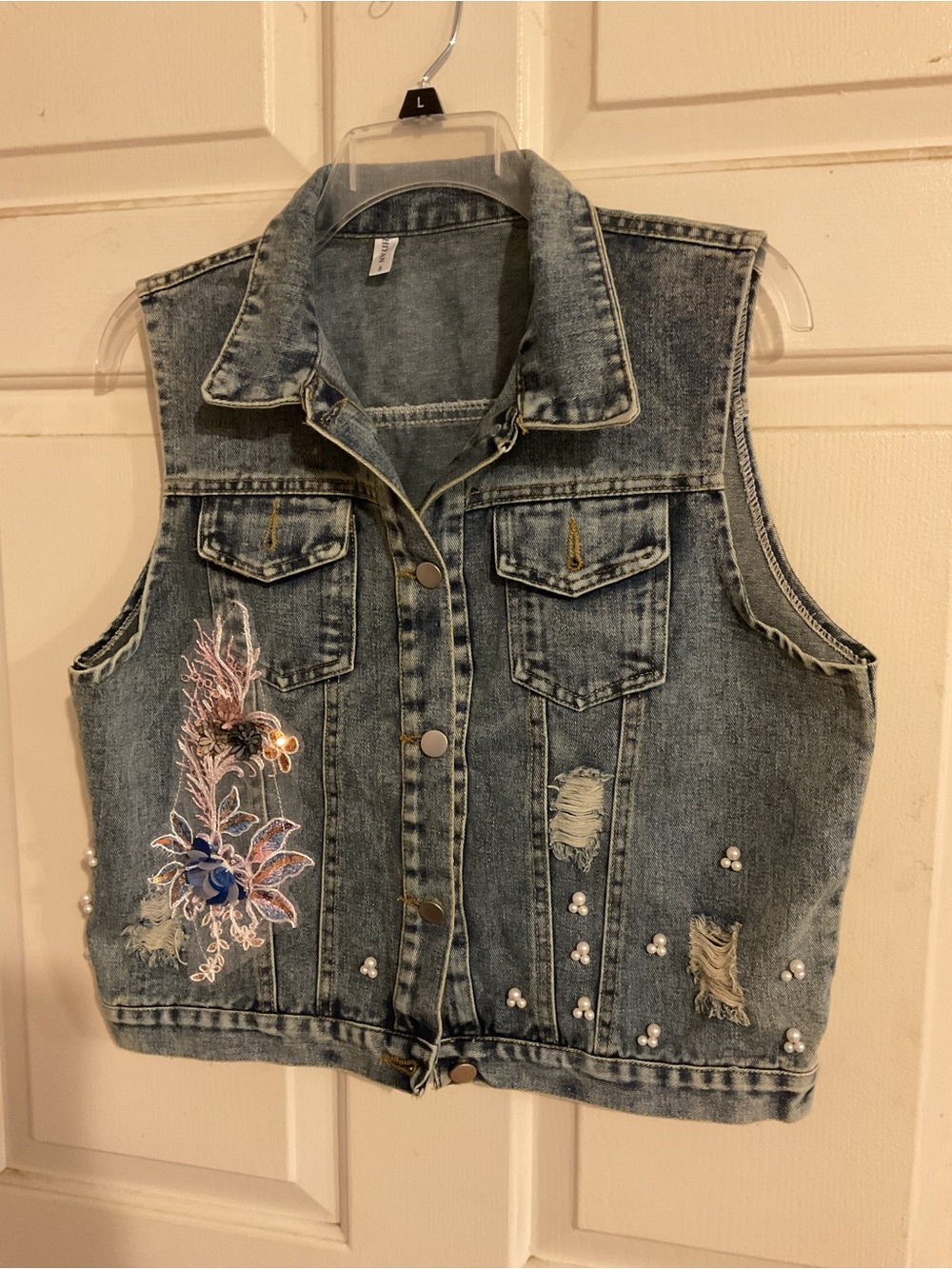 VINTAGE DISTRESS Denim Embroidered Pearl Accent Vest - FLORAL EMBROIDERY Sz.Jr5